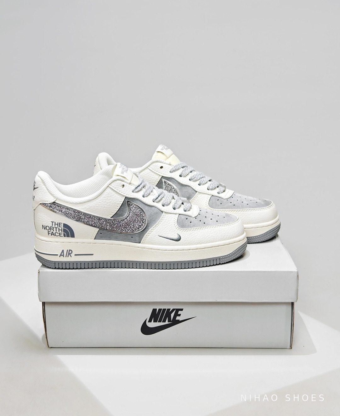Nike Air Force 1 Low Glitter Swoosh — Silver