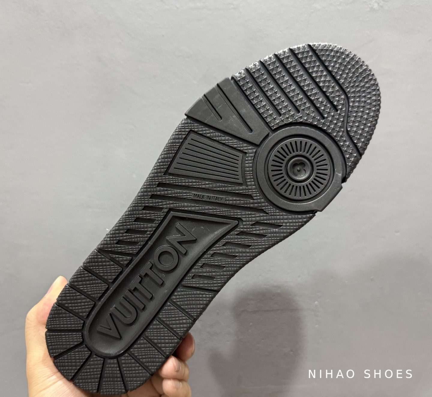 LV Trainer All Black — outsole