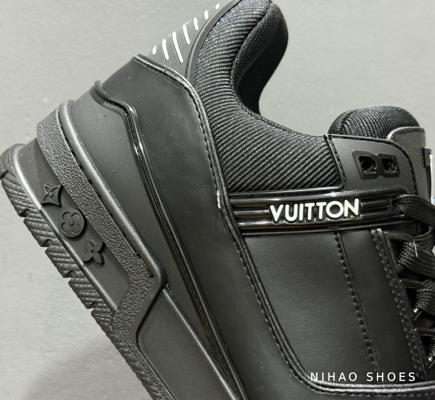 LV Trainer All Black — side panel