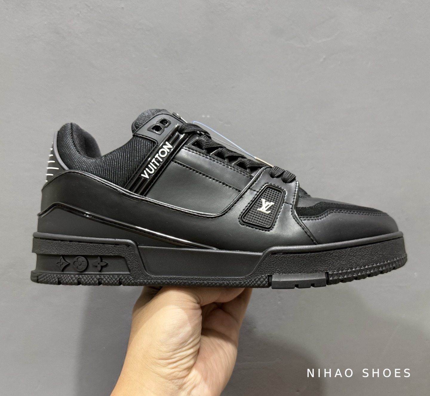 LV Trainer All Black — full side