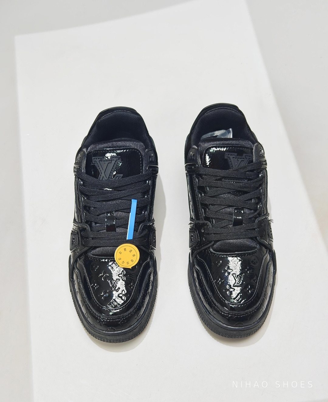 LV Trainer Low Black — top view