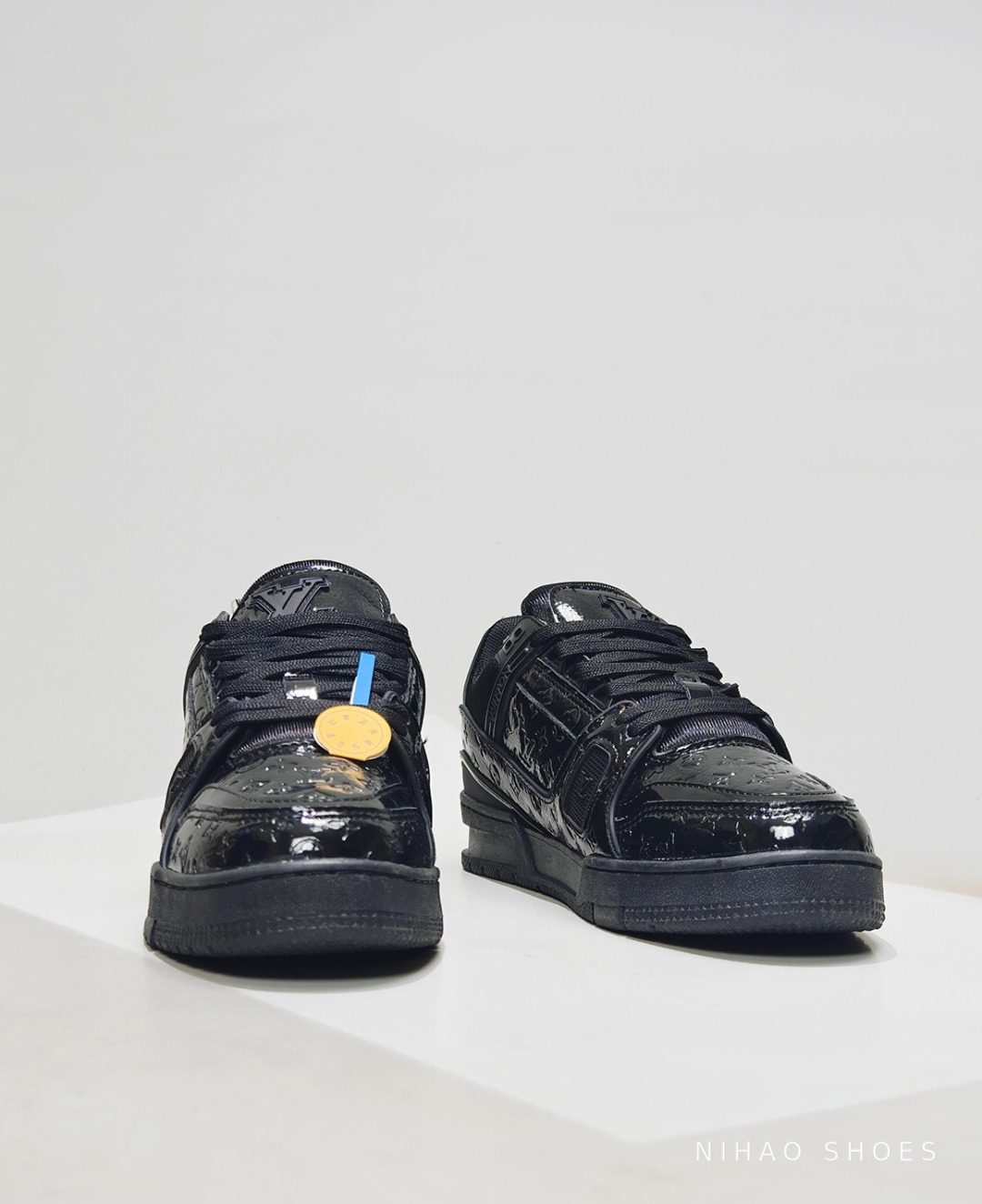 LV Trainer Low Black — front view