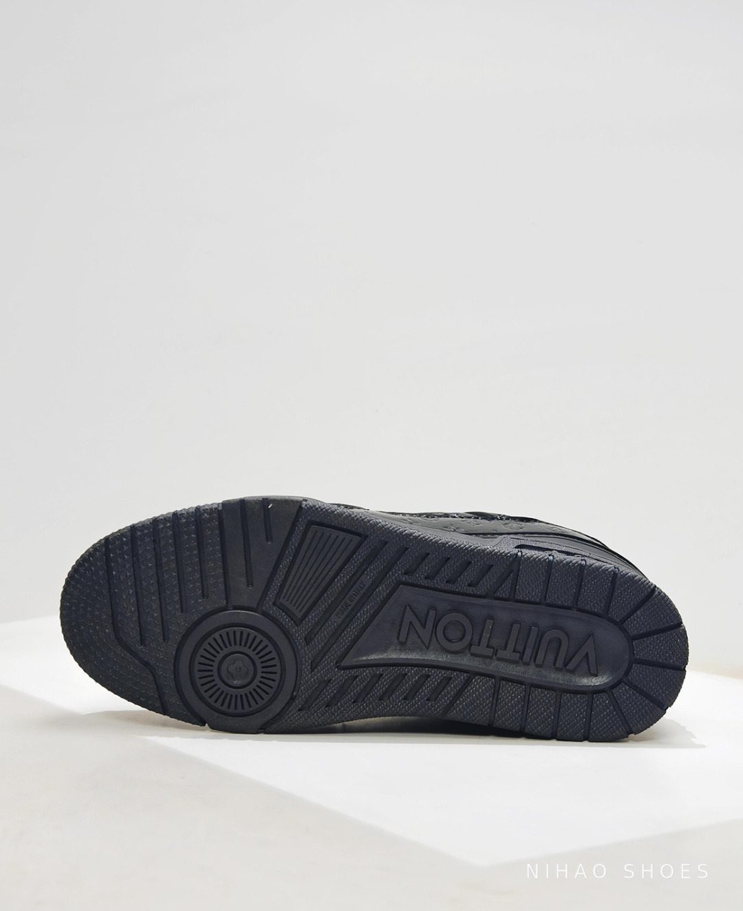 LV Trainer Low Black — outsole