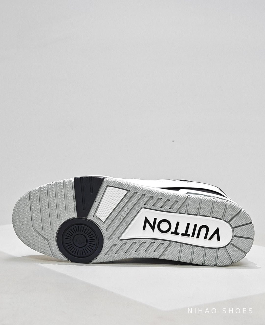 LV Trainer Low White — outsole