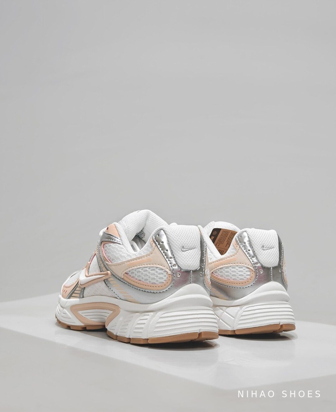 Nike Zoom Vomero 5 White Silver — front view