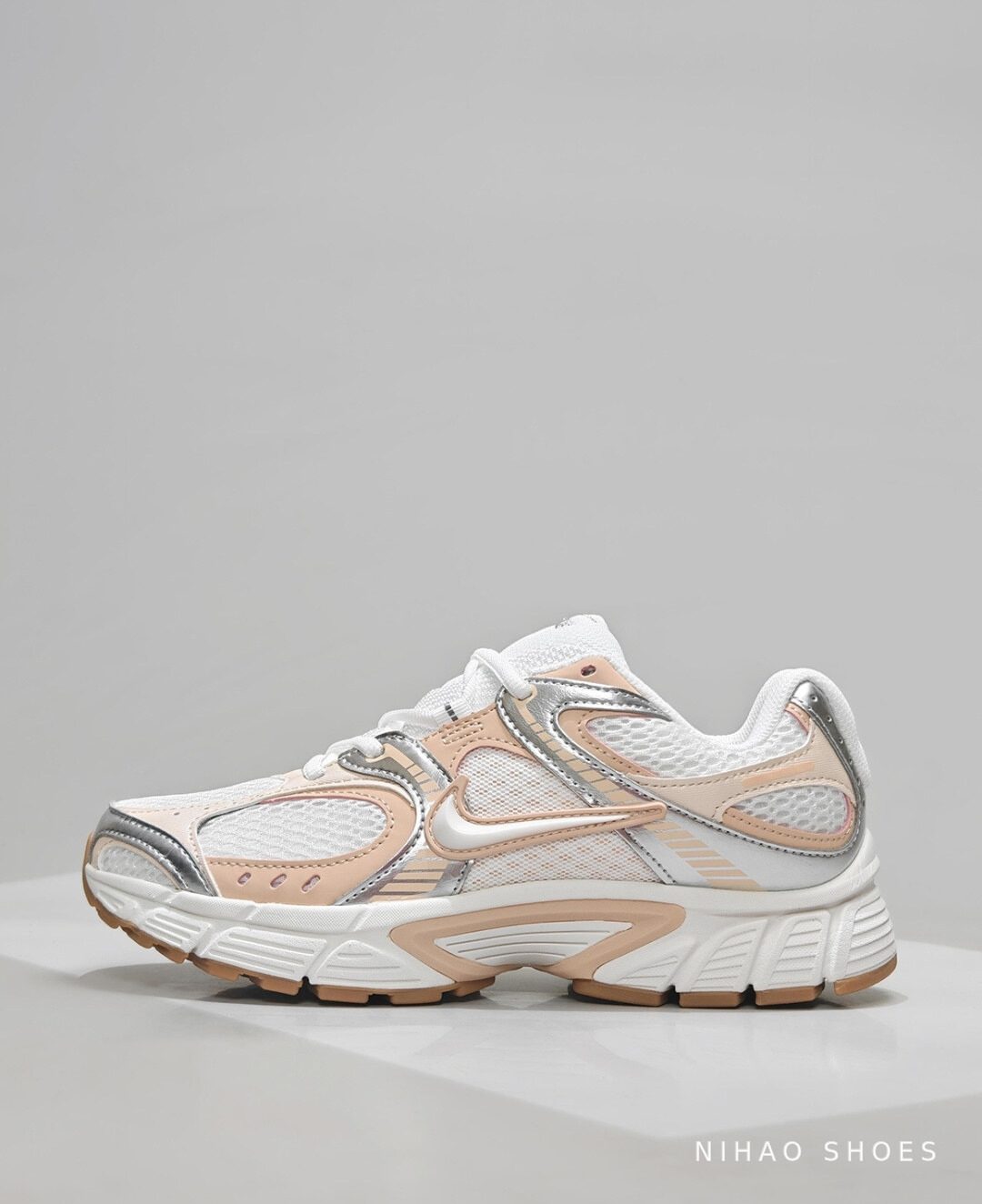 Nike Zoom Vomero 5 White Silver — heel detail