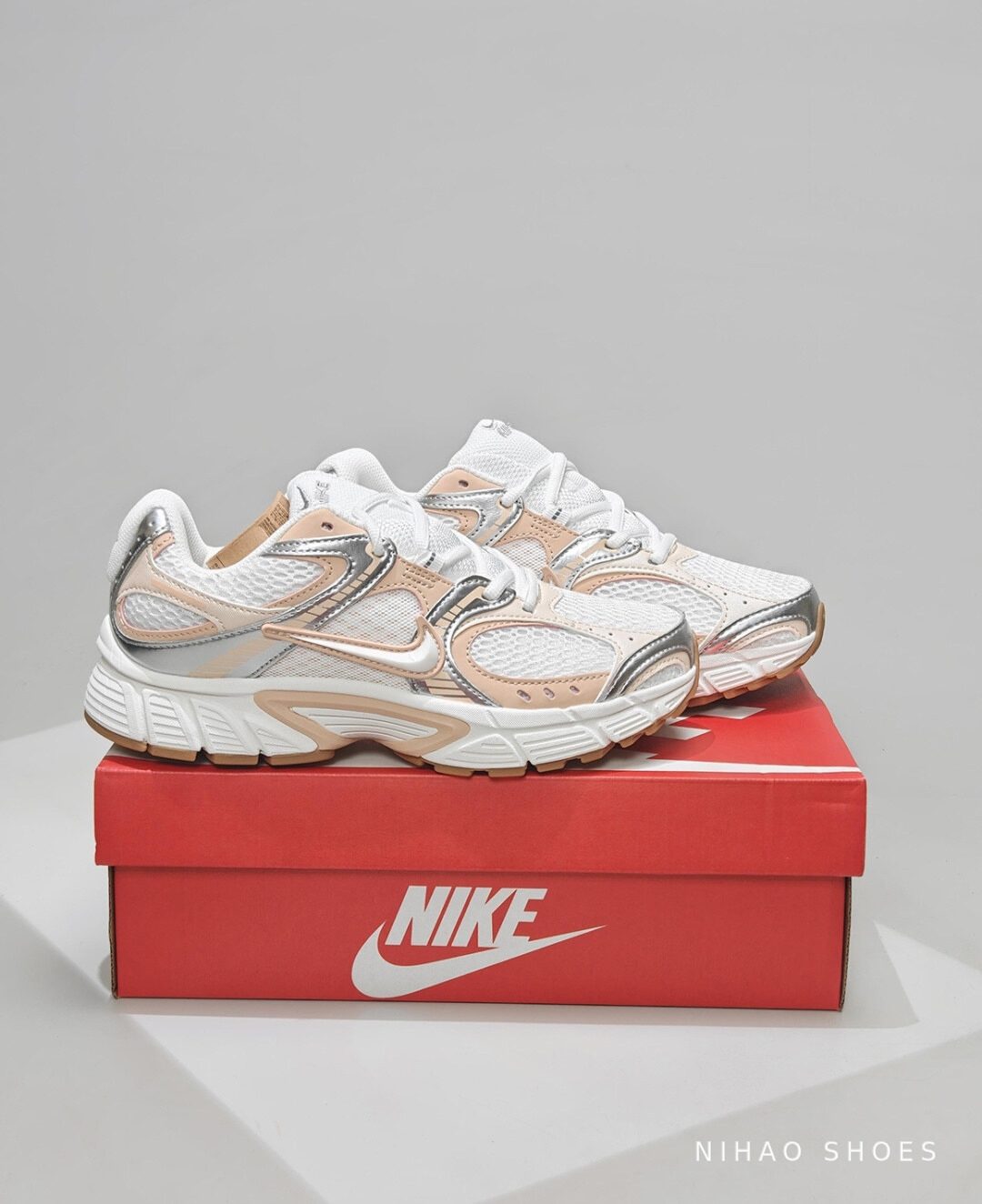 Nike Zoom Vomero 5 White Silver — side profile
